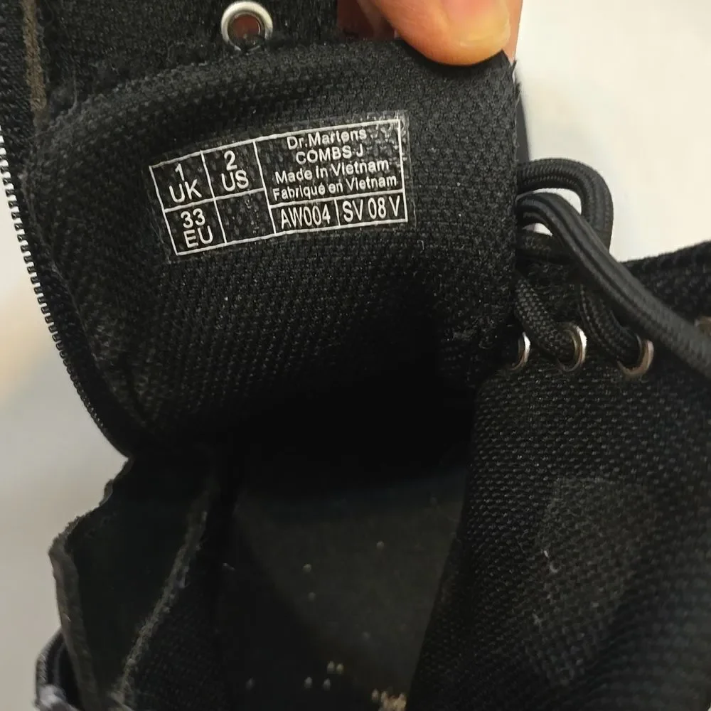 Youth Doc Martens Air Wait size 1‎